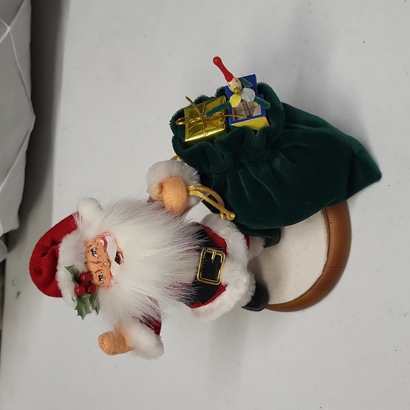 Vintage Annalee Santa Big Green Velvet  Gift Back Red White Standing Up … - Picture 3 of 10